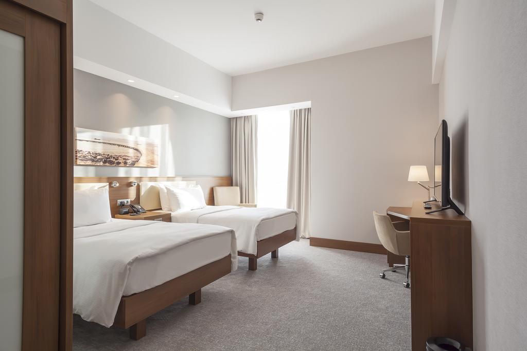 Hampton By Hilton Kocaeli Symbol Hotel Room photo