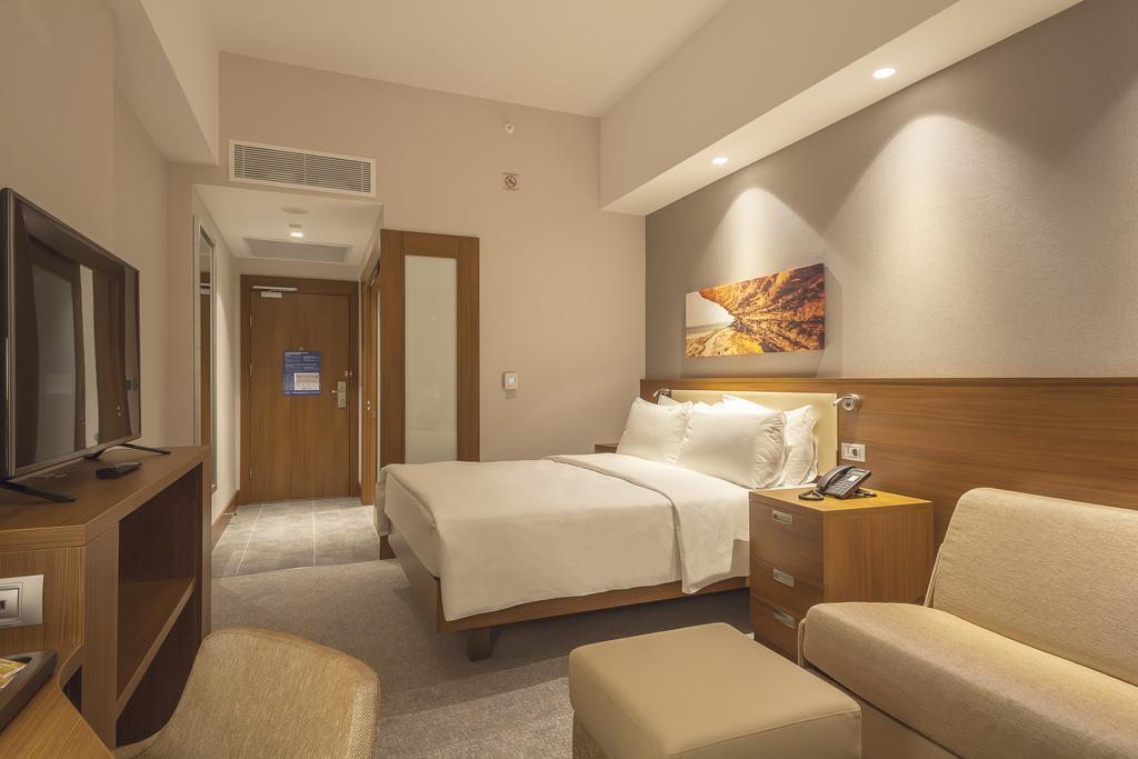 Hampton By Hilton Kocaeli Symbol Hotel Exterior photo