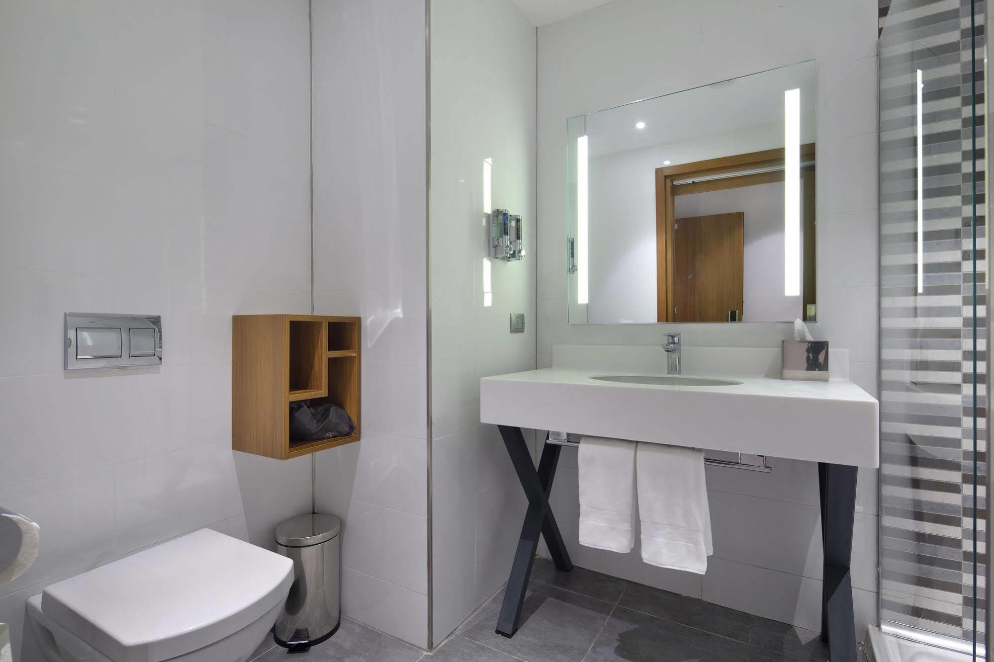 Hampton By Hilton Kocaeli Symbol Hotel Exterior photo